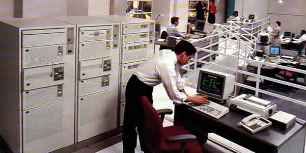 IBM AS/400 Modelo F . (Pulse para regresar)